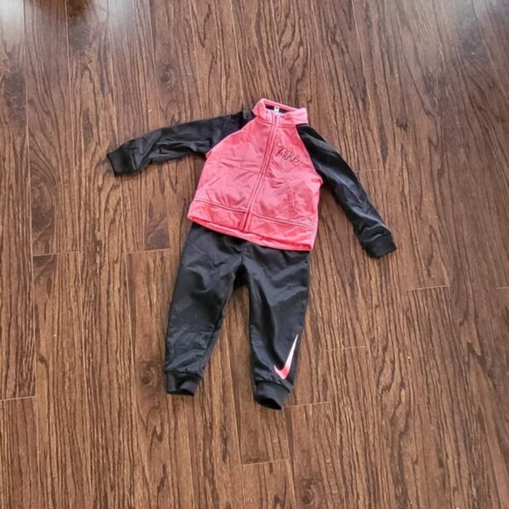 Nike Kid's Pink  Black 2-Piece Long Sleeve Sweater  Sweatpant Set Size 18M - Picture 2 of 9